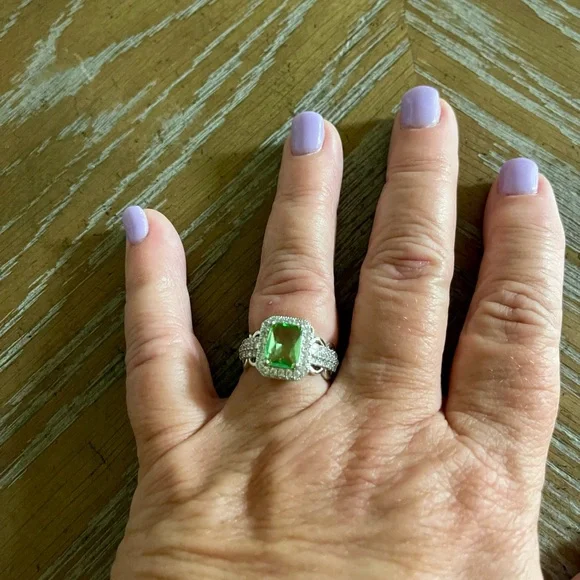 🔥2/$24 or 3/$30🔥Vintage Green Square cubic ziconia ring - Picture 4 of 9